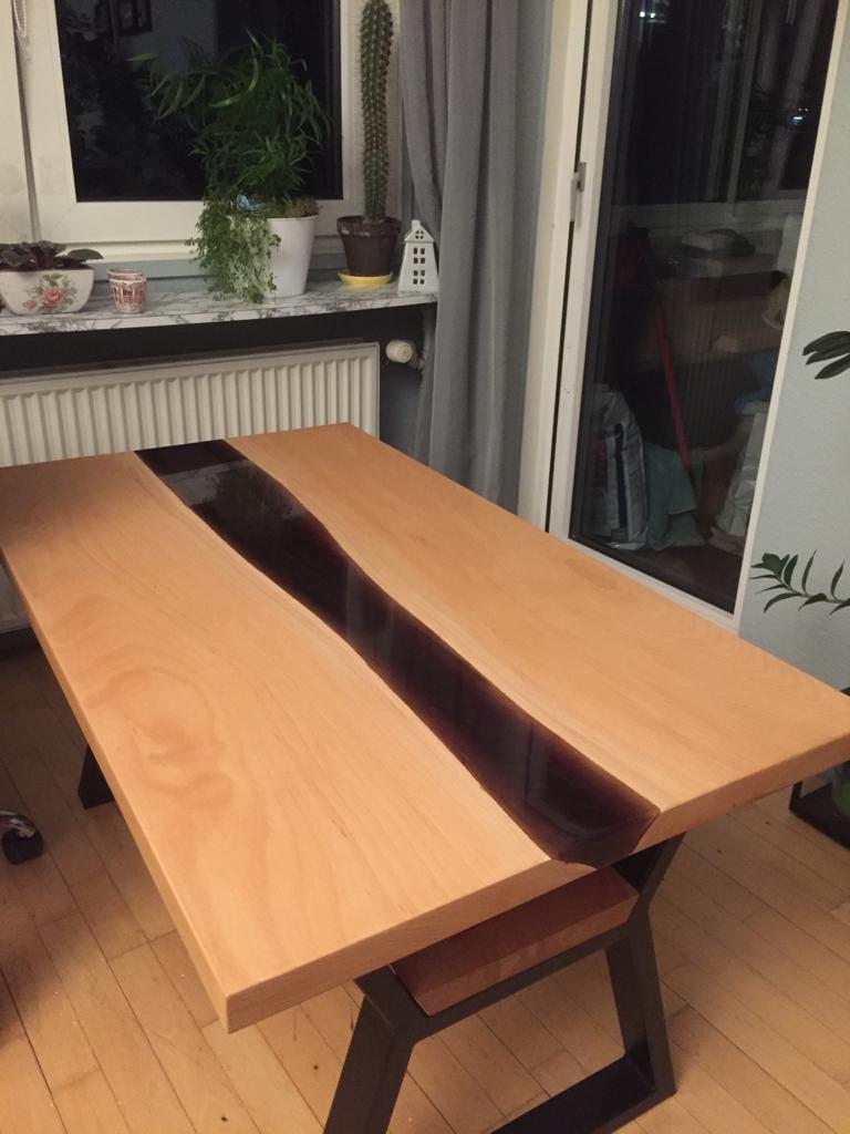 stół drewniano metalowy, z żywicą 